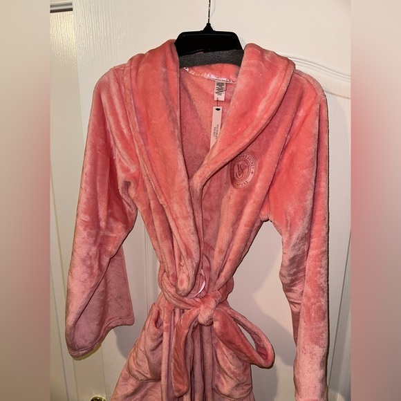 Robe Short cozy soft plush Victoria’s Secret size xsmall/small pink💗✨🎀 - Picture 11 of 12